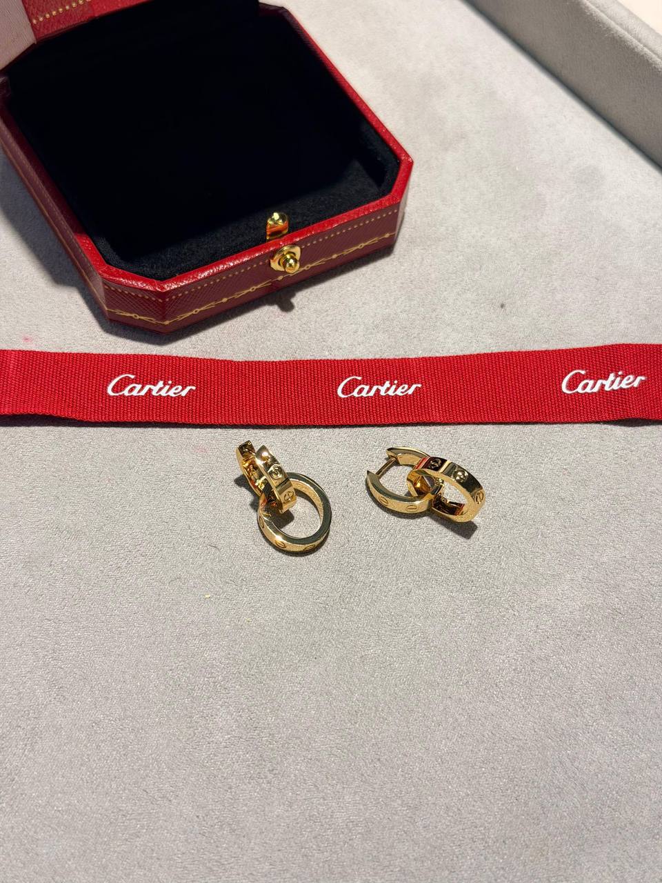*Cartier* ♥️
* LOVE EARRINGS, MULTIWEAR
* Gold Finish Metal available Gold , Silver & Rosegold
* ↗️ *Super Master Quality ®️*
* *85 dhs🪙🌨️* with *Normal* Box & Bag
* *130 dhs🪙🌨️* with *Original* Packaging 🎁
Zain209
♥️♥️♥️