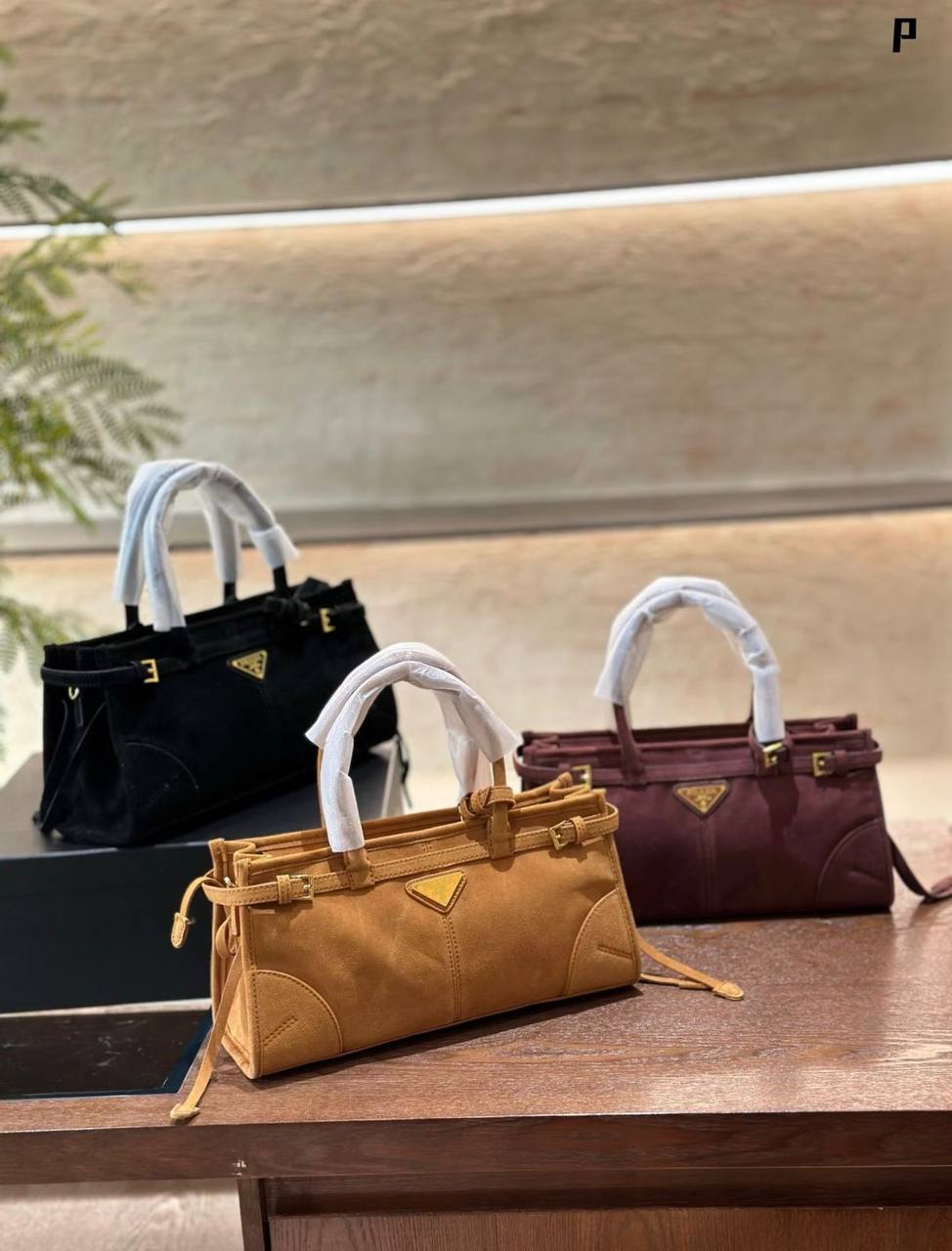 Prada
105 dhs🇦🇪🇦🇪
Size:23cm
Zain35
♥️♥️♥️