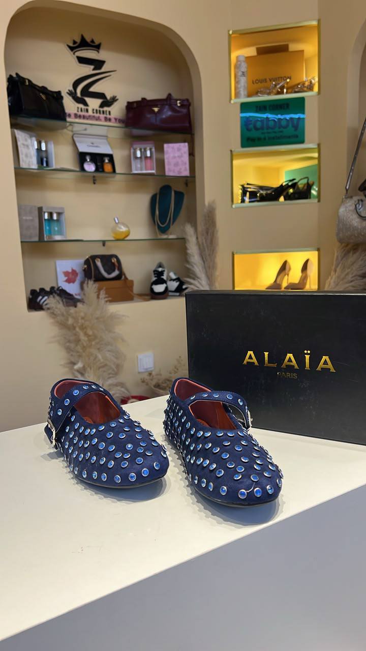 Alaia
only shoes
130 dhs✅
Zain103
♥️♥️♥️