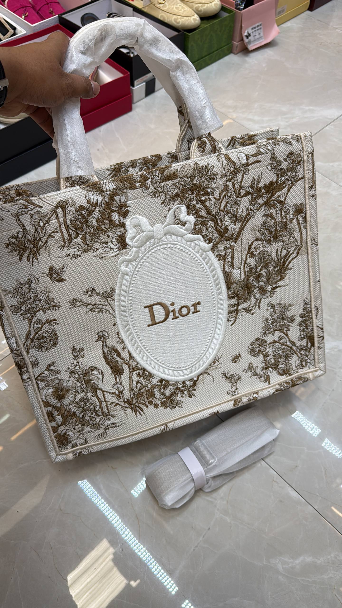 Master dior
330 dhs
41 cm
Zain228
♥️♥️♥️