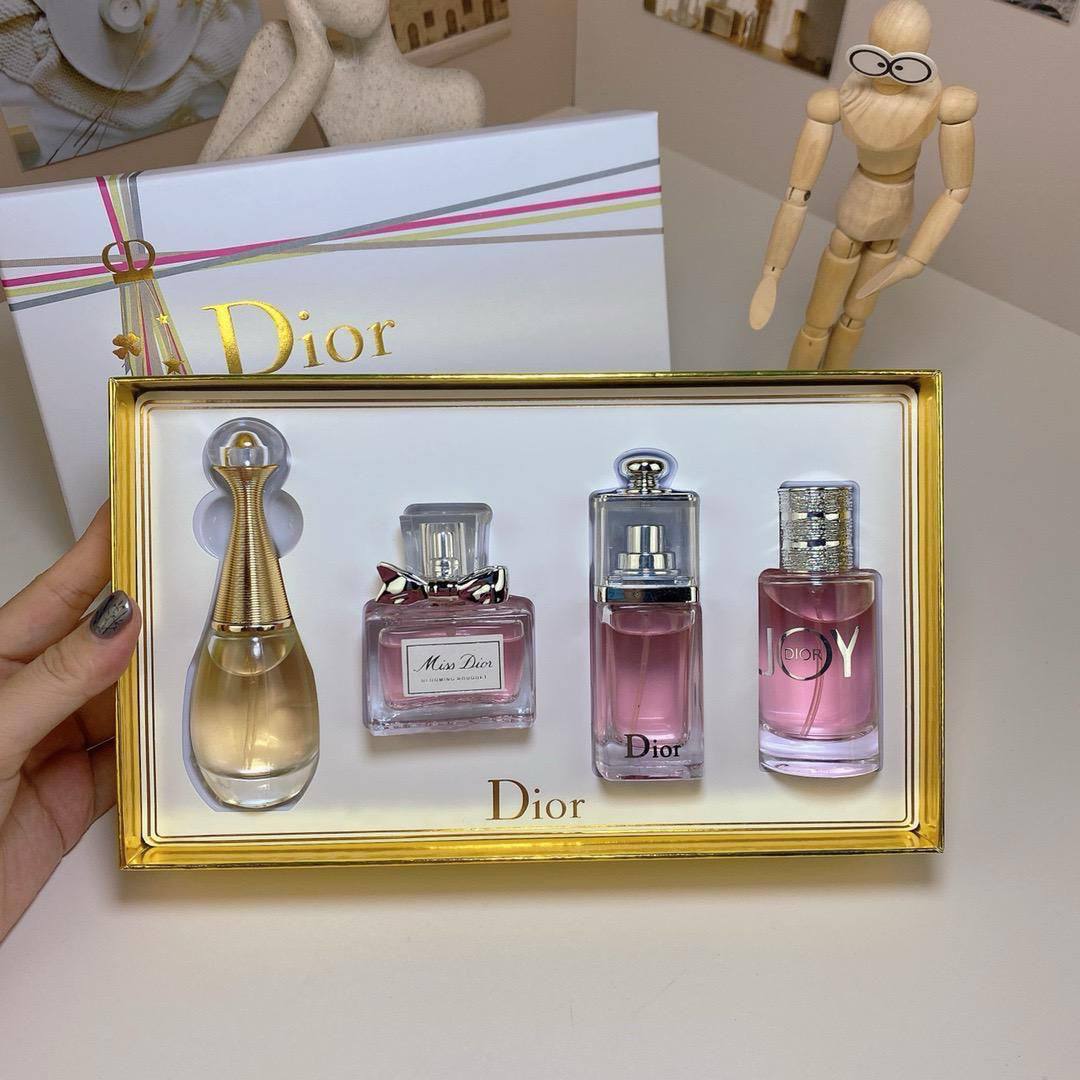 Dior Set
30 ml each
65 dhs❣️
Very good Quality
Zain24
Zain17
♥️♥️♥️