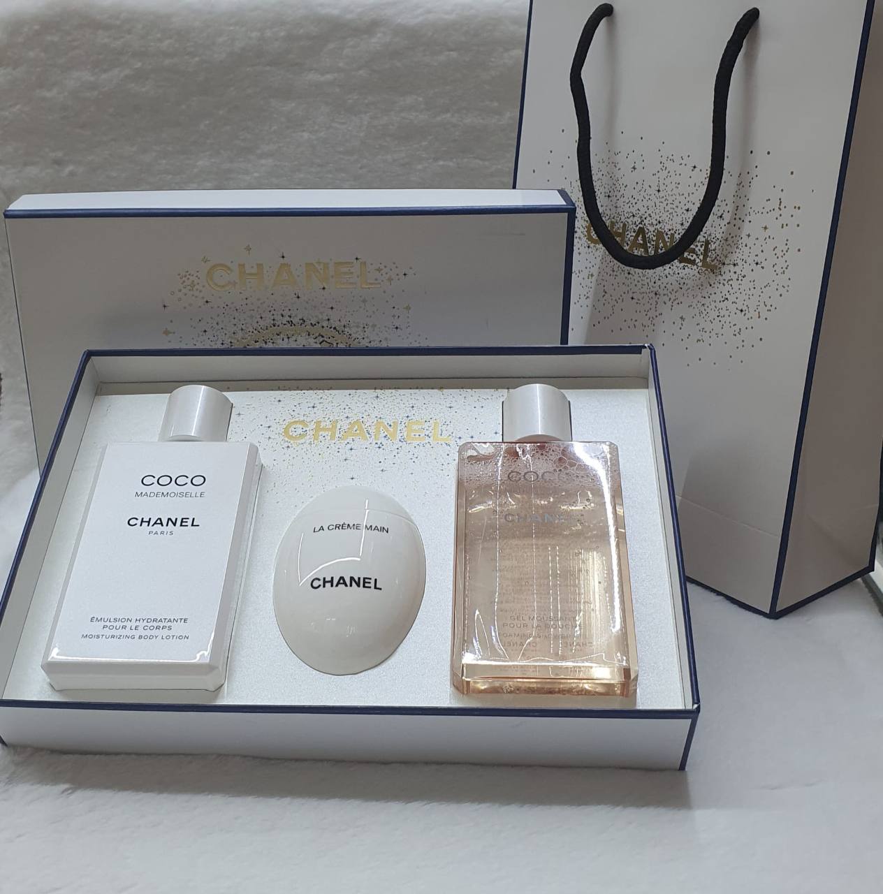 Chanel Box
85 dhs🇦🇪🇦🇪
Zain64
♥️♥️♥️