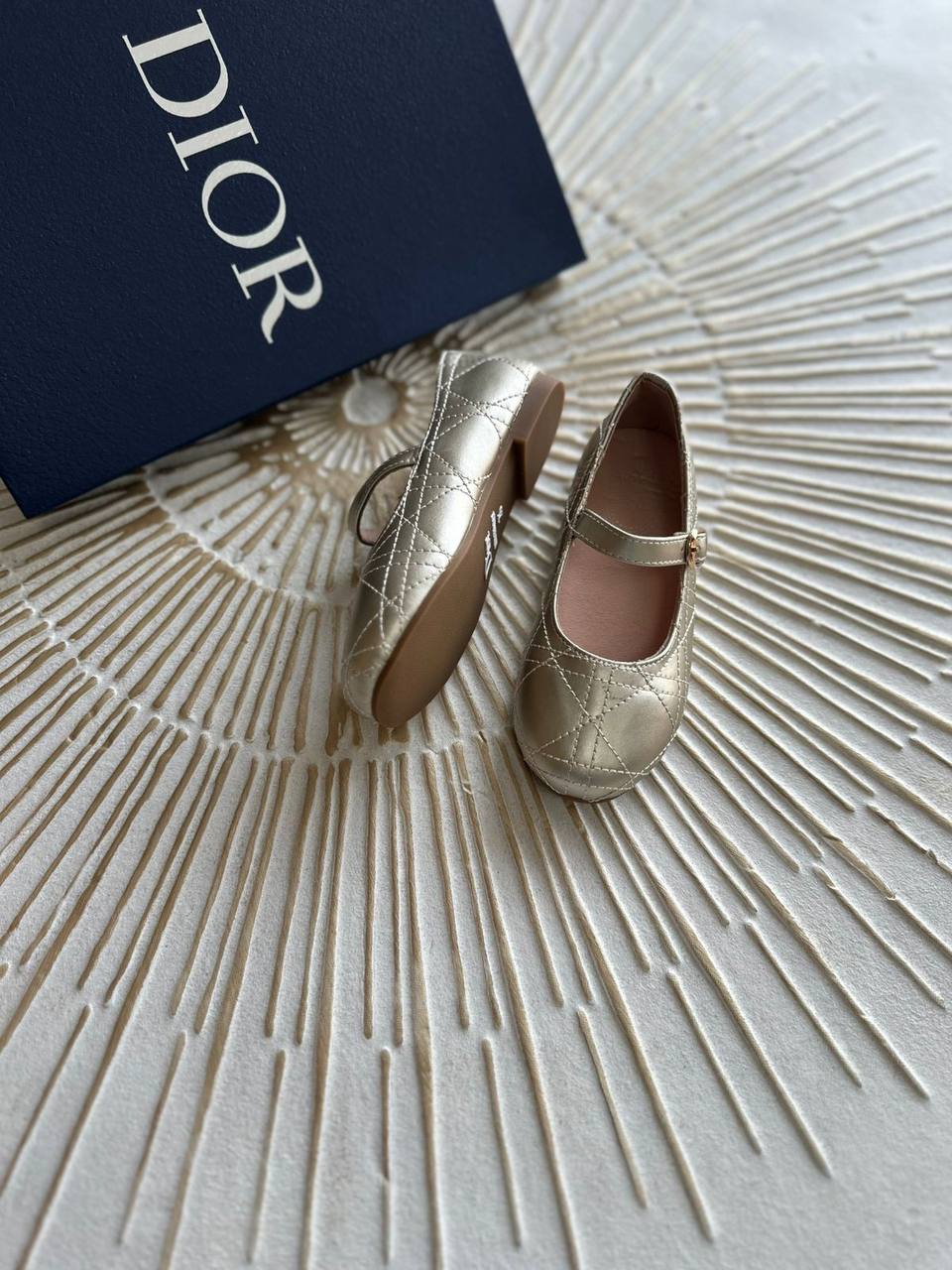 New collection{}
Dior
Super master quality 😍
Size:26To35
230 dhs🪙
Zain261
♥️♥️♥️