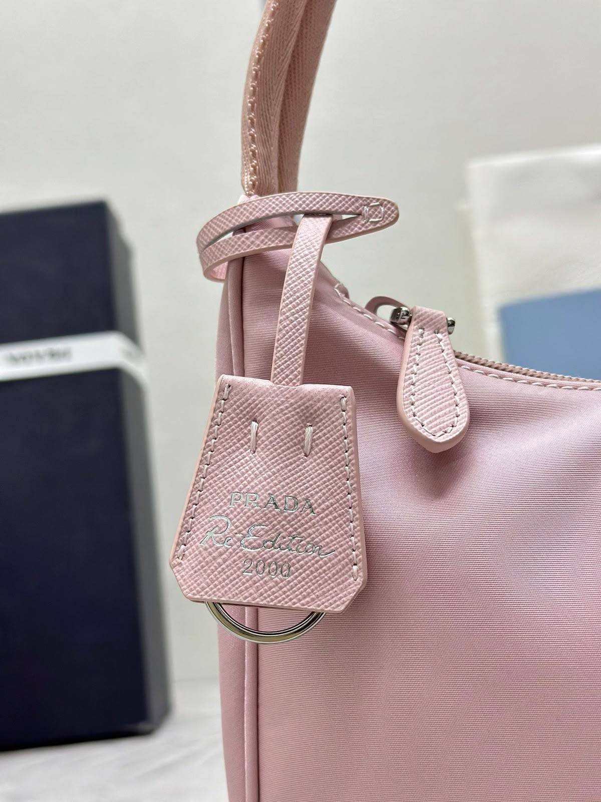 Prada
Model:Re-Edition Mini Bag (likely)
Material:Nylon (likely Re-Nylon or nylon fabric)👌🏼🪡
Size:22cm
Style: Casual luxury, suitable for everyday use🙂↔️
For Price 👇 WhatsApp✅
0568585901
0507557372
0552275751 Owner Zain 👌
Zain325
♥️♥️♥️