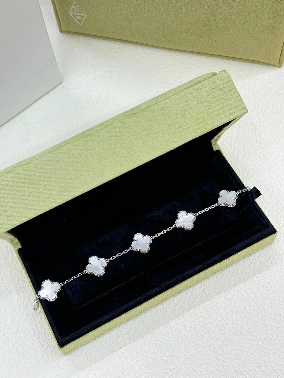 VCA
Bracelet 🦋
Master quality 💯
With normal boxes 🗃️
75 dhs✅
With master box 📦
120 dhs✅
Zain216
♥️♥️♥️