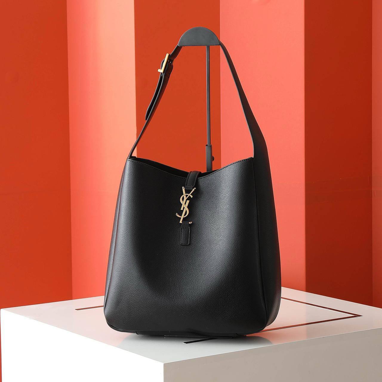 YSL
Master Bags +++
For Price 👇 WTSP Text Zain 0568585901
Zain142
♥️♥️♥️