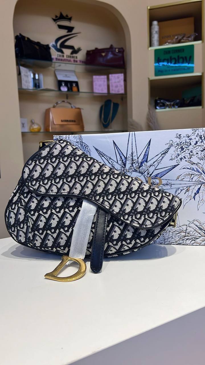 Dior
100 dhs✅
With box
🎁🎁🎁
Zain219
♥️♥️♥️