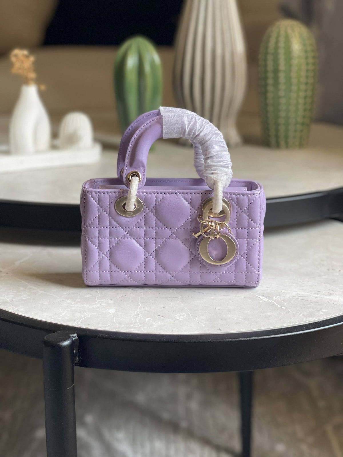 DIOR💥
Size- 16Cm💥
Available original box 📦
With full packing 🎀🎀
Super high quality 💥💥
For Price 👇 WhatsApp✅
0568585901
0507557372
0552275751 Owner Zain 👌
Zain283
♥️♥️♥️