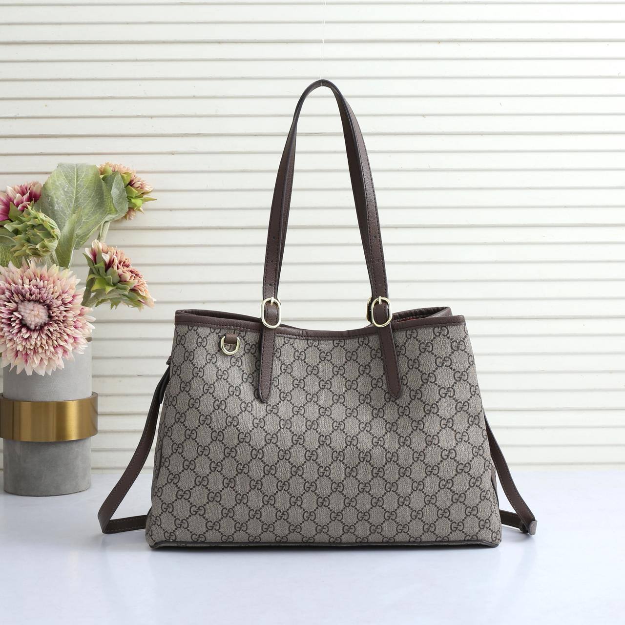 Gucci
With box
🎁🎁🎁
115 dhs🪙🪙
Zain136
Zain50
♥️♥️♥️