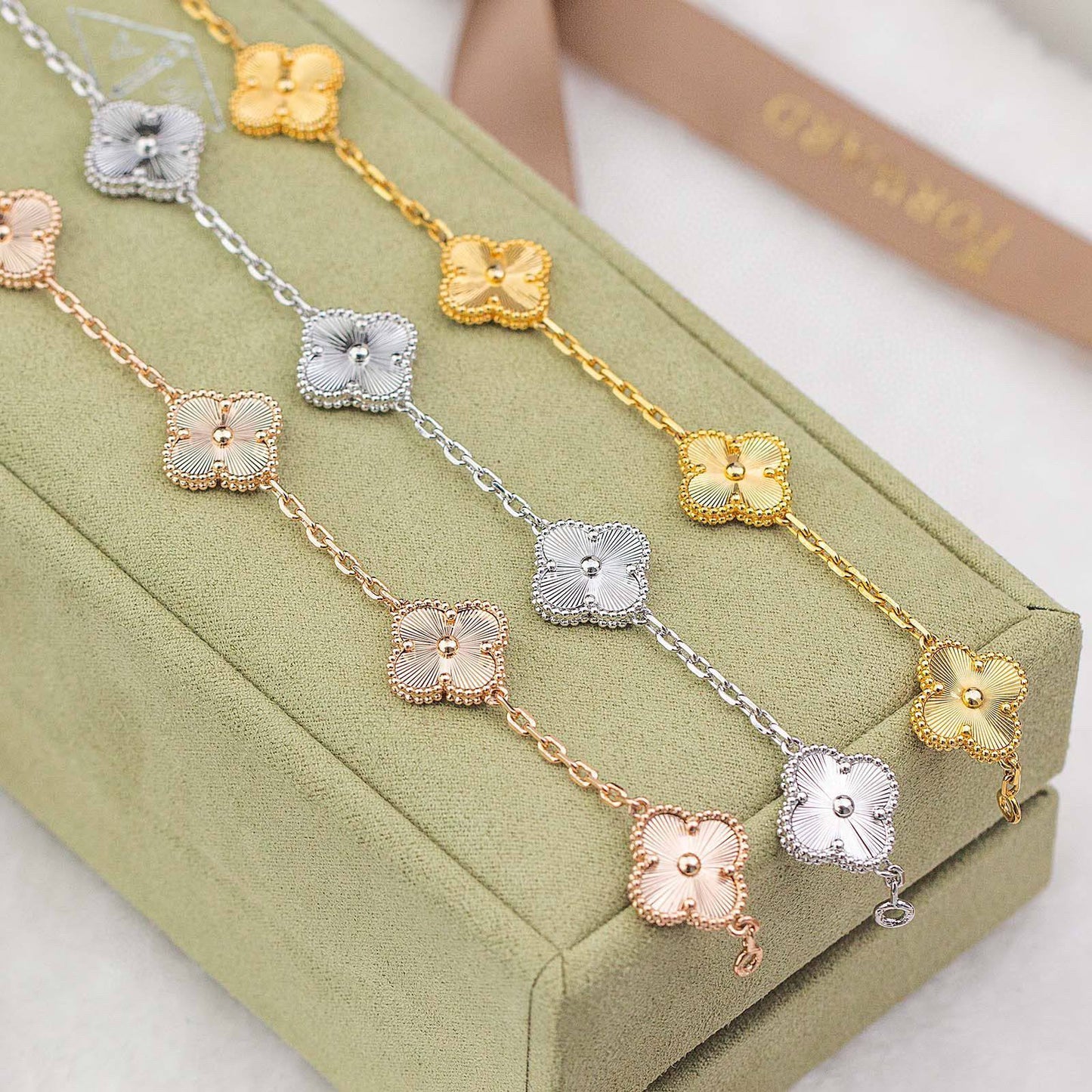 VCA Bracelet* 💎💐
Master quality 🎲
65 AED normal box 📦
110 AED master box 🗃️
Zain48
♥️♥️♥️