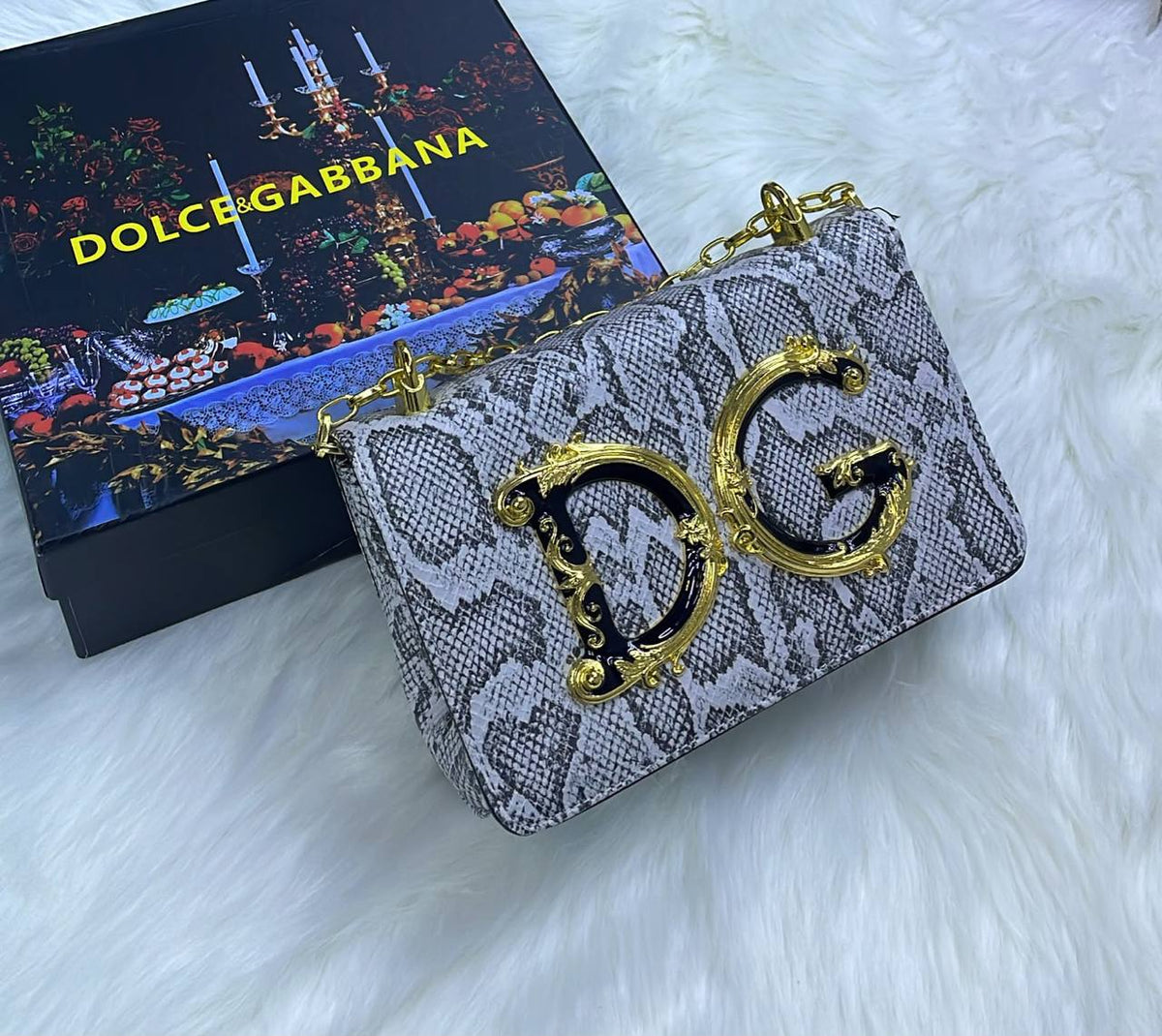 D&G
90 dhs
With box
Zain72
♥️♥️♥️
