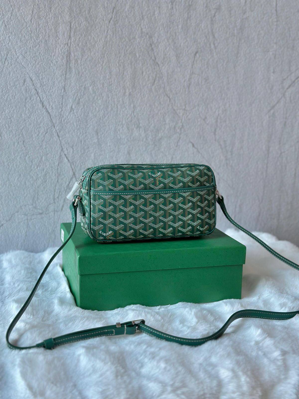 Goyard
90 dhs✅
With box
Size25cm
Zain219
♥️♥️♥️