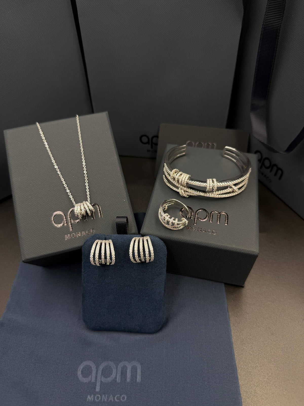 APM SET💫✨
NECKLACE BANGLE
EARRING RING
220 dhs🇦🇪🇦🇪
WITH BOX AND PAPER BAG🎁🛍️
Zain89
♥️♥️♥️