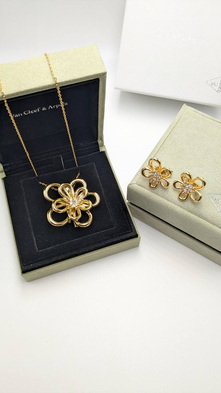 VCA
*Master Quality*
*Necklace & Earrings*
170 dhs💓 with Normal Box 🎁
210 dhs💓 with Good Box 🎁
Zain210
♥️♥️♥️
