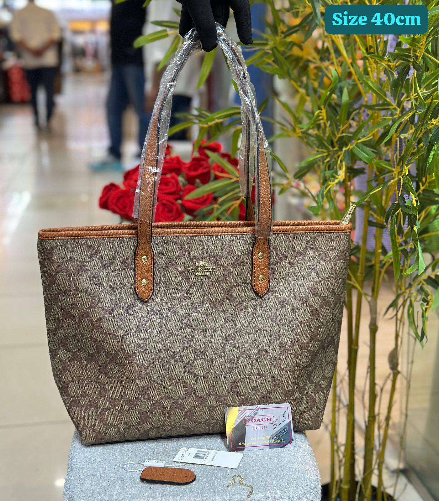 Coach
Best quality
95 dhs❣️
size 41cm
Zain158
♥️♥️♥️