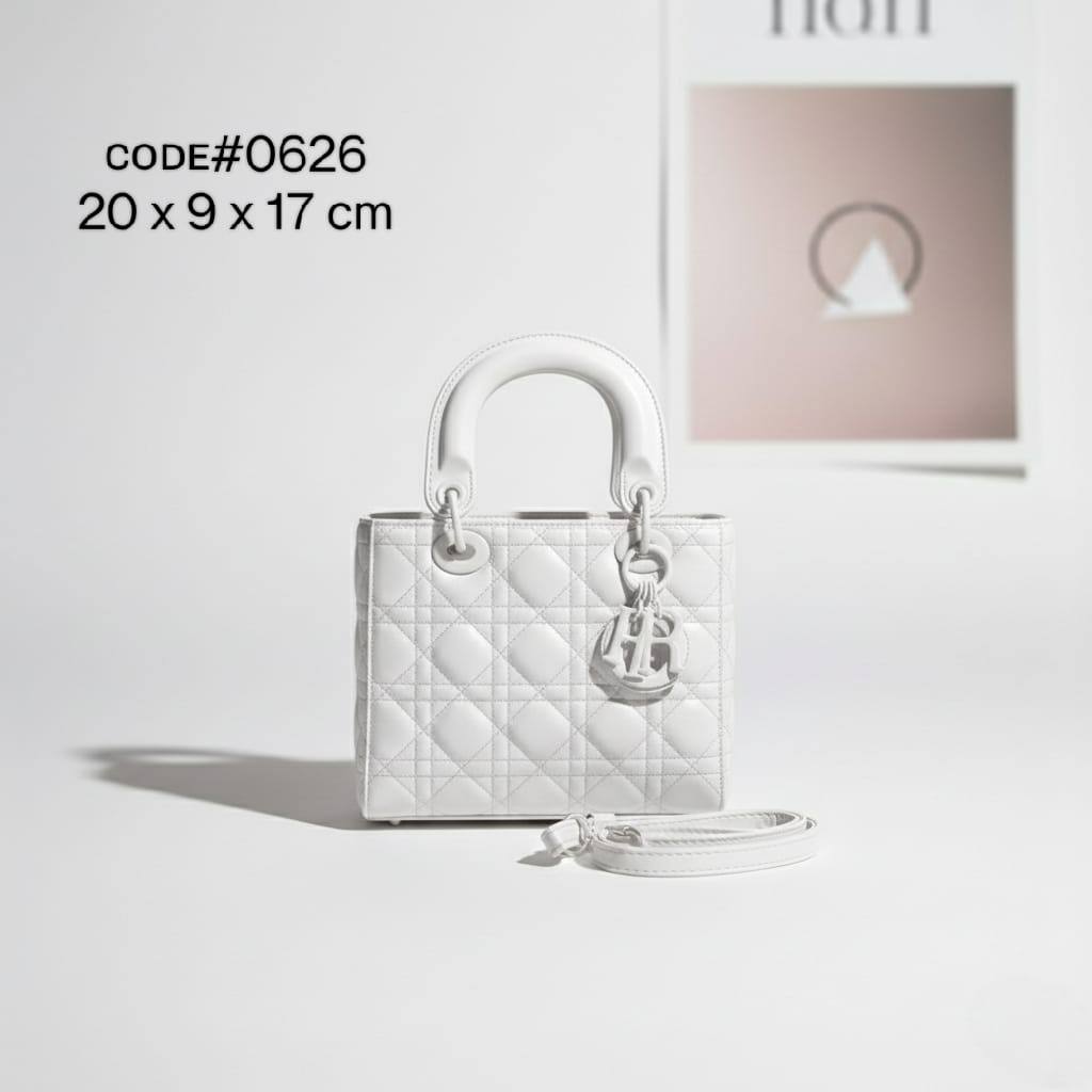 CHRISTIAN LADY DIOR
ᴍᴀᴛᴛᴇ ʟᴇᴀᴛʜᴇʀ ᴍᴀᴛᴇʀɪᴀʟ
ᴡɪᴛʜ ʟᴏɴɢ ʙᴇʟᴛ sᴛʀᴀᴘ
sɪᴢᴇ : 20 cm
65 dhs✅
Zain31
♥️♥️♥️
