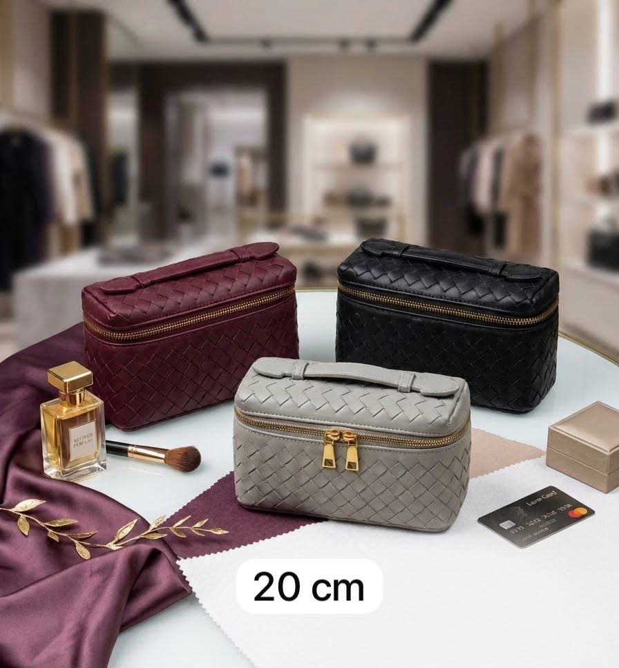 Bottega
95 dhs🇦🇪🇦🇪
with box
Zain90
♥️♥️♥️