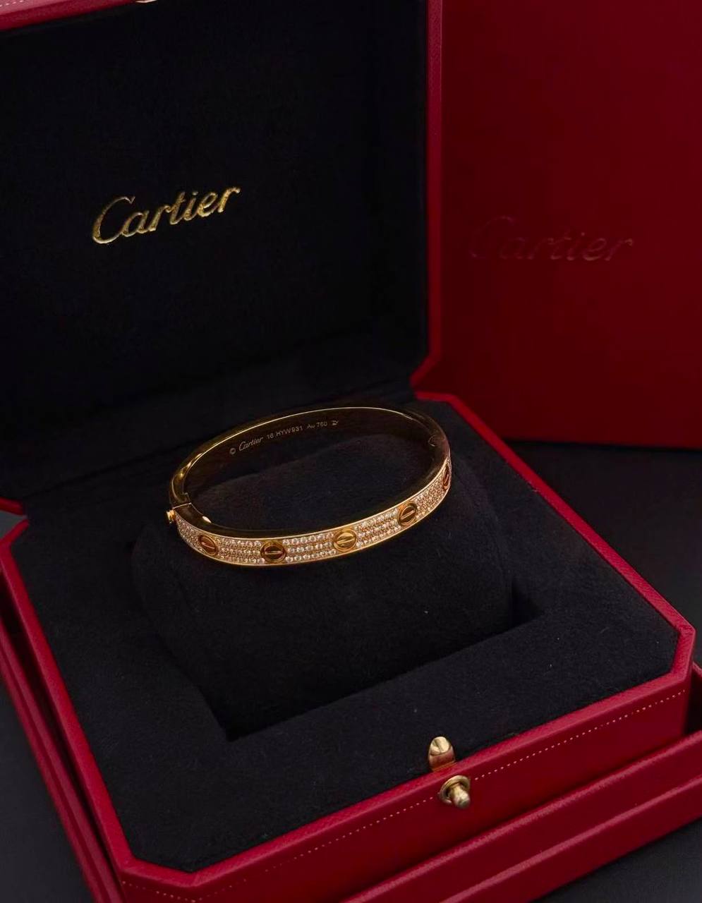 Cartier Love Bangle 💐
Medium size
*Master Quality* 💕
*95* AED normal box 📦
*130* AED same Master box 🗃️
Zain48
♥️♥️♥️