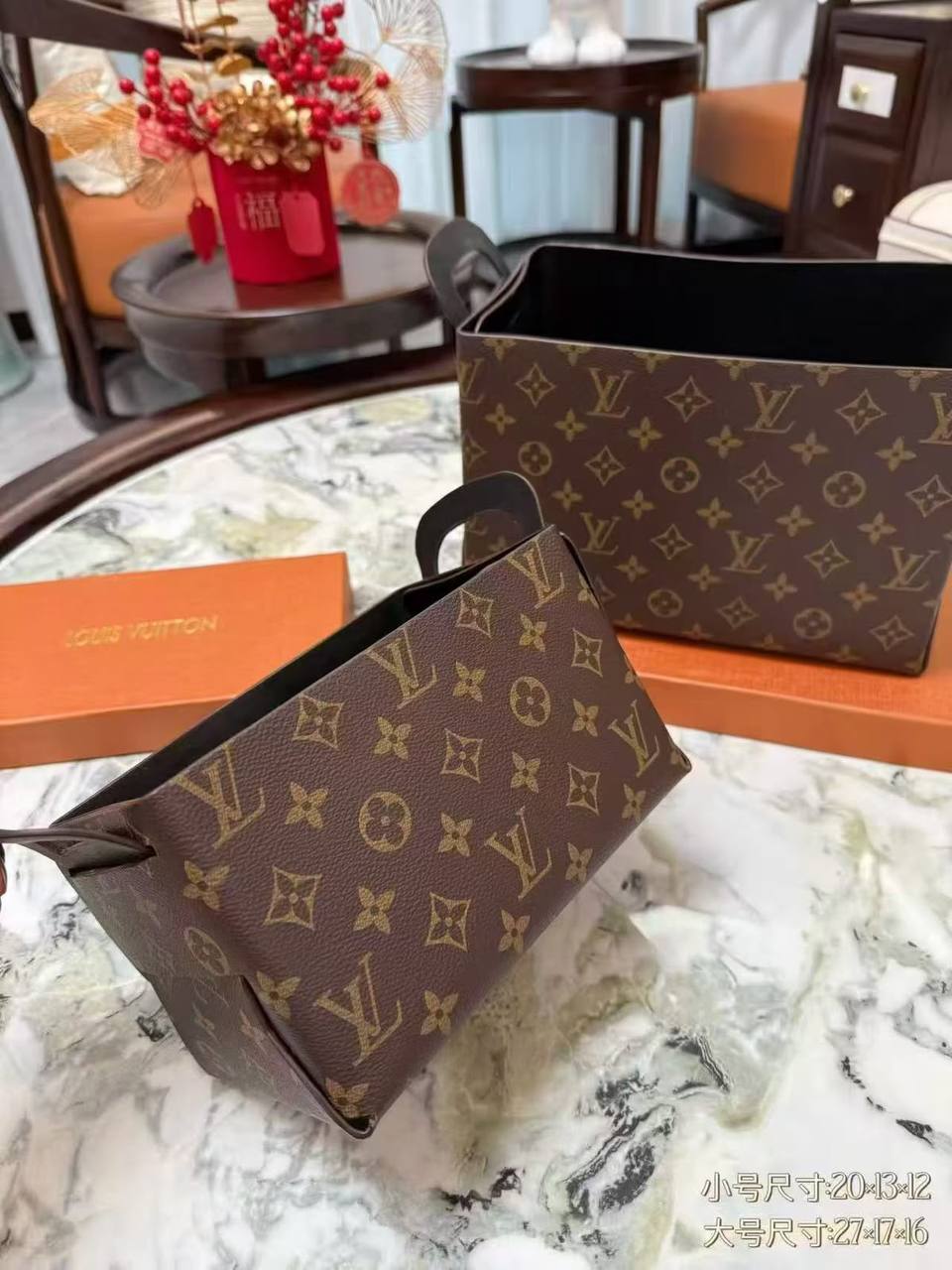 LV
storage box
Size big 28×18×17cm
Small 21×13×13cm
High quality
90 dhs✅
Chose size 👍
Zain04
♥️♥️♥️