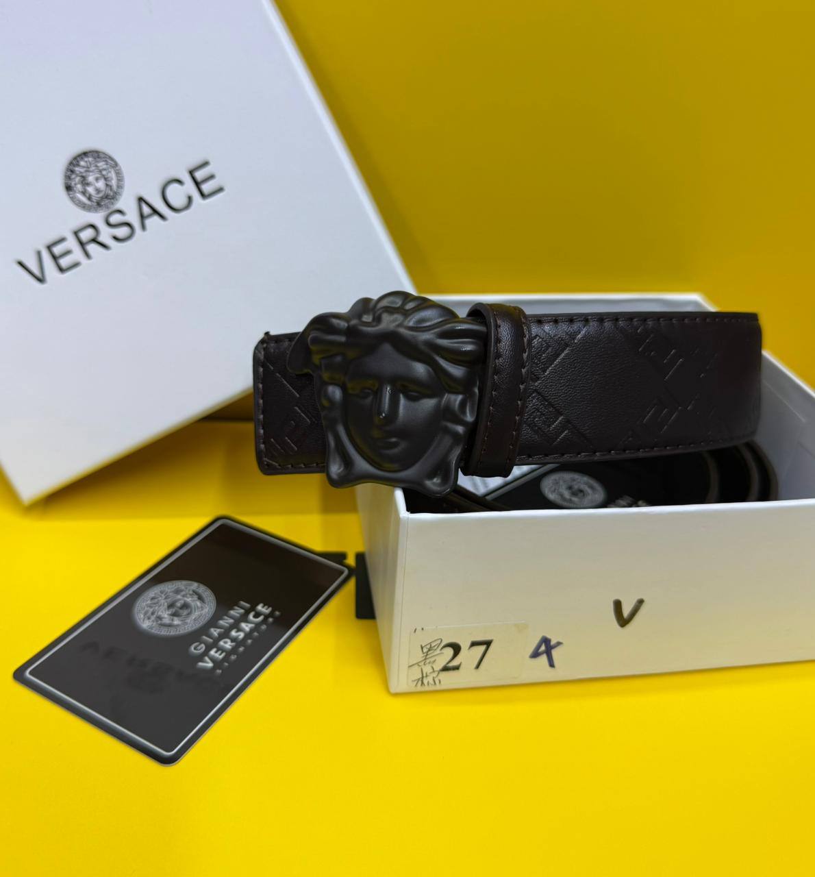 Loewe Belt
With box
🎁🎁🎁
40 dhs🪙💕
Zain93
♥️♥️♥️