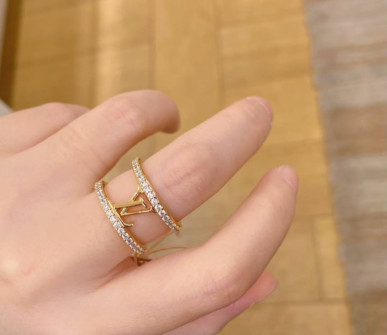 LV❤️🔥*
Ring 💍 available size👇
6,7,8
Master quality 💯
With normal boxes 🗃️
50 dhs✅
With master box 📦
60 dhs✅
Zain216
♥️♥️♥️