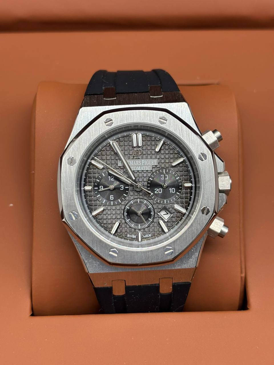 Audemars piguet for men ... automatic🌹🌹🌹
350 dhs🪙🌨️
⛔️With box
🎁🎁🎁
Zain108
♥️♥️♥️