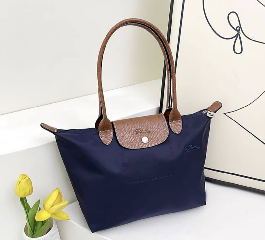 Longchamp
70 dhs🇦🇪🇦🇪
Zain232
♥️♥️♥️