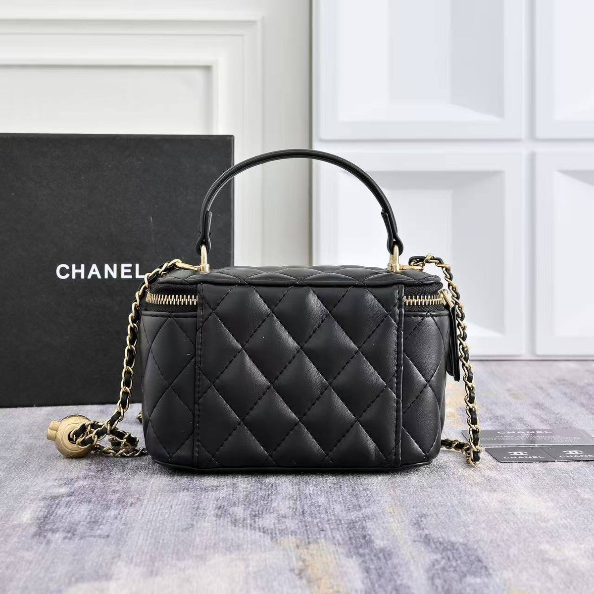 Chanel
100 dhs✅
With box
Size 18×9×11cm
Zain42
♥️♥️♥️