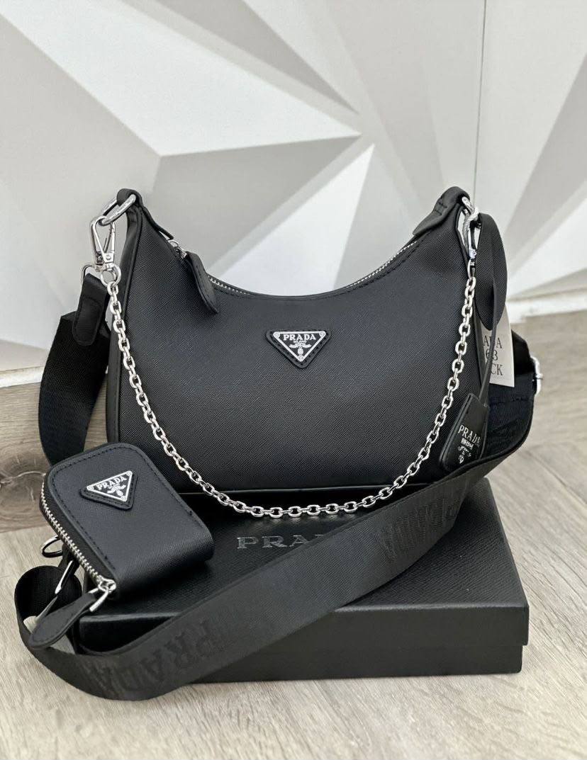 Prada
95 dhs🇦🇪🇦🇪
With box
Leather
Zain219
♥️♥️♥️