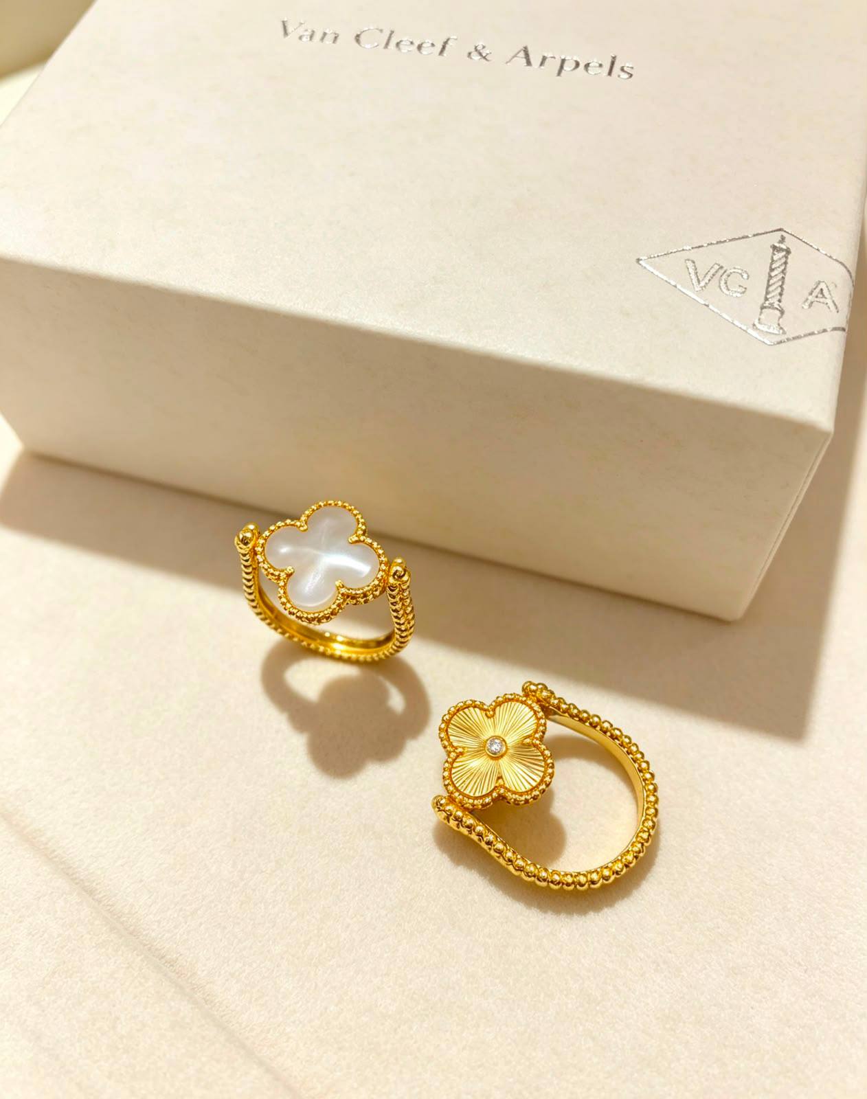 VCA RING
2 SIDES
65 DHS✅✨💫
WITH NORMAL BOX AND PAPER BAG🎁🛍️
Zain89
♥️♥️♥️