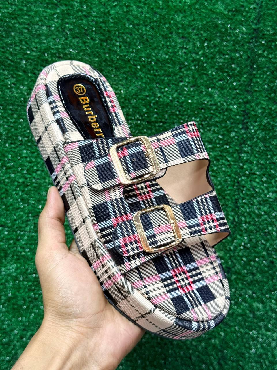 Burberry
Size 37to41
55 dhs✅
Zain163
♥️♥️♥️