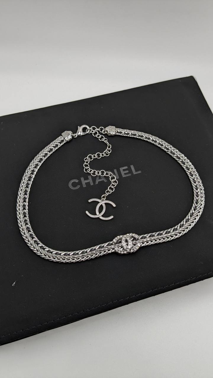 Chanel
*Master Quality*
*Choker Necklace*
120 dhs💓 with Normal Box 🎁
140 dhs💓 with Good Box 🎁
170 dhs💓 with Master Box 🎁
Zain210
♥️♥️♥️