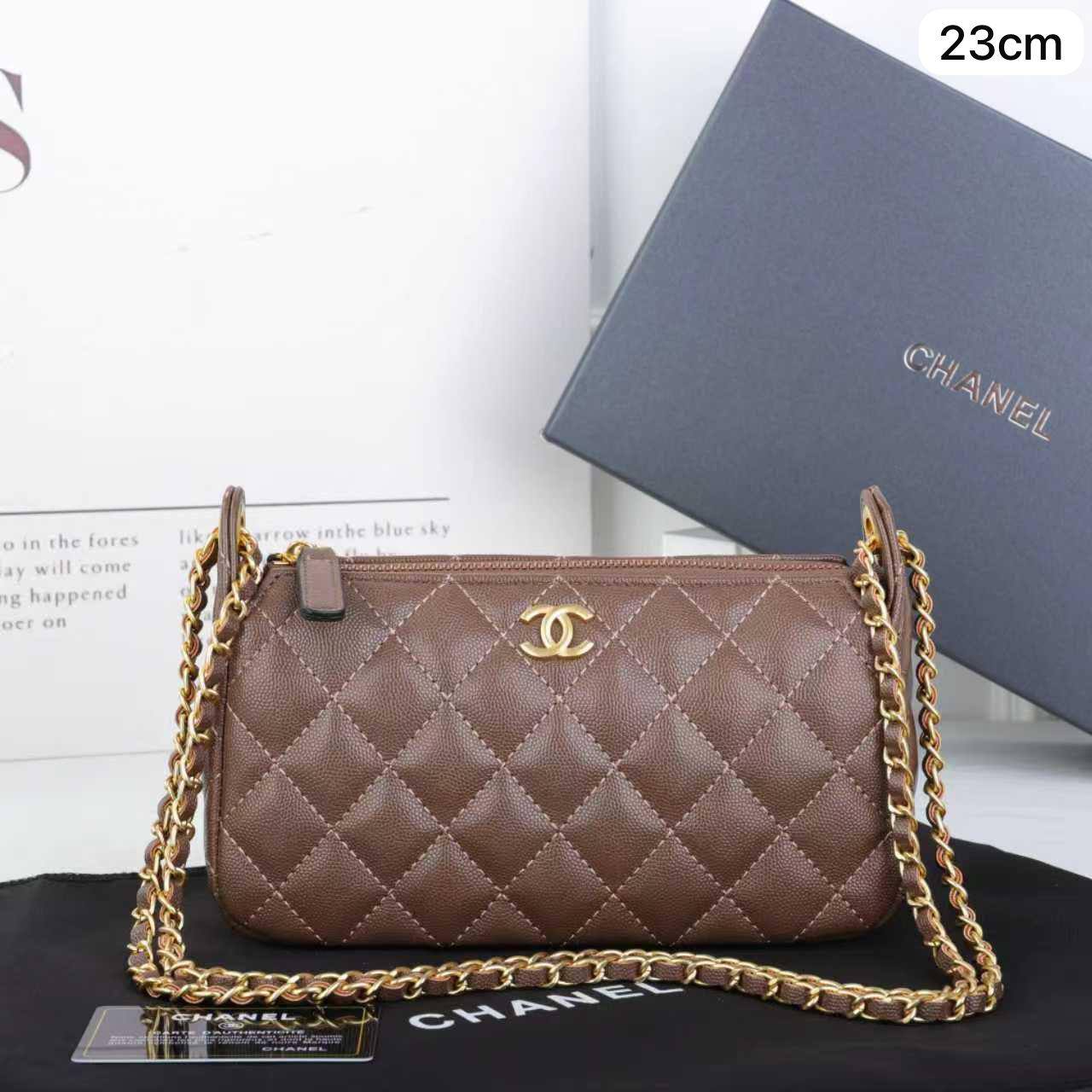 💗 Chanel 26C
1⃣️ First quality +🎁
Size : 23 * 13 * 7 cm
90 dhs❤️
with box🎁
Zain115
♥️♥️♥️