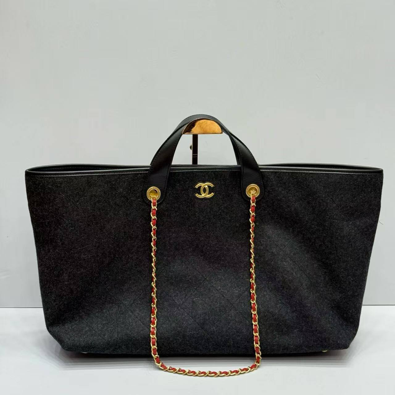 Chanel Master
360 dhs🪙💚
Zain228
♥️♥️♥️