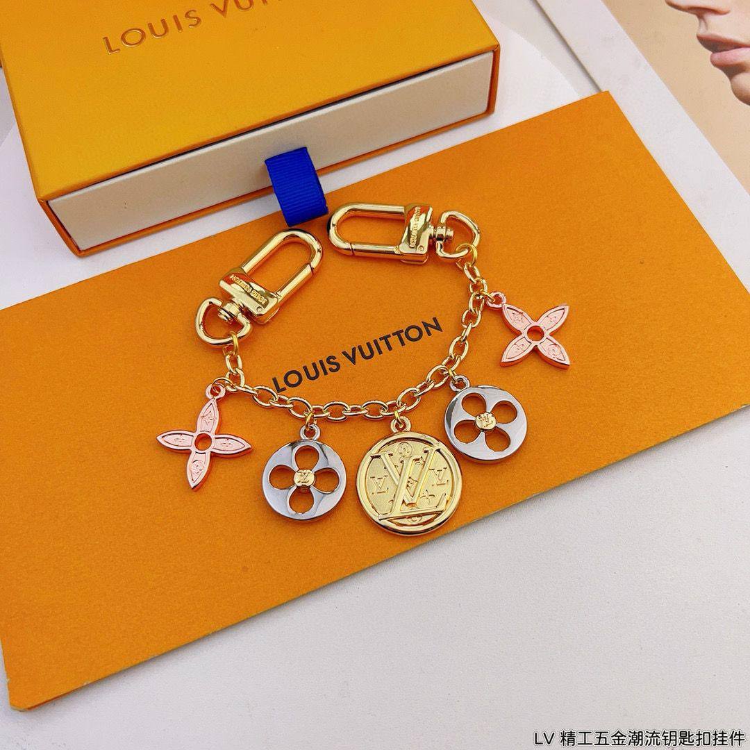 *KEY🗝️ CHAINS* 🔆
*BAG CHARMS*
80 dhs🪙🌨️
*Each*
*with*
*Good Box* 📦
🎁🎁🎁
*MASTER QUALITY*
Zain89
♥️♥️♥️