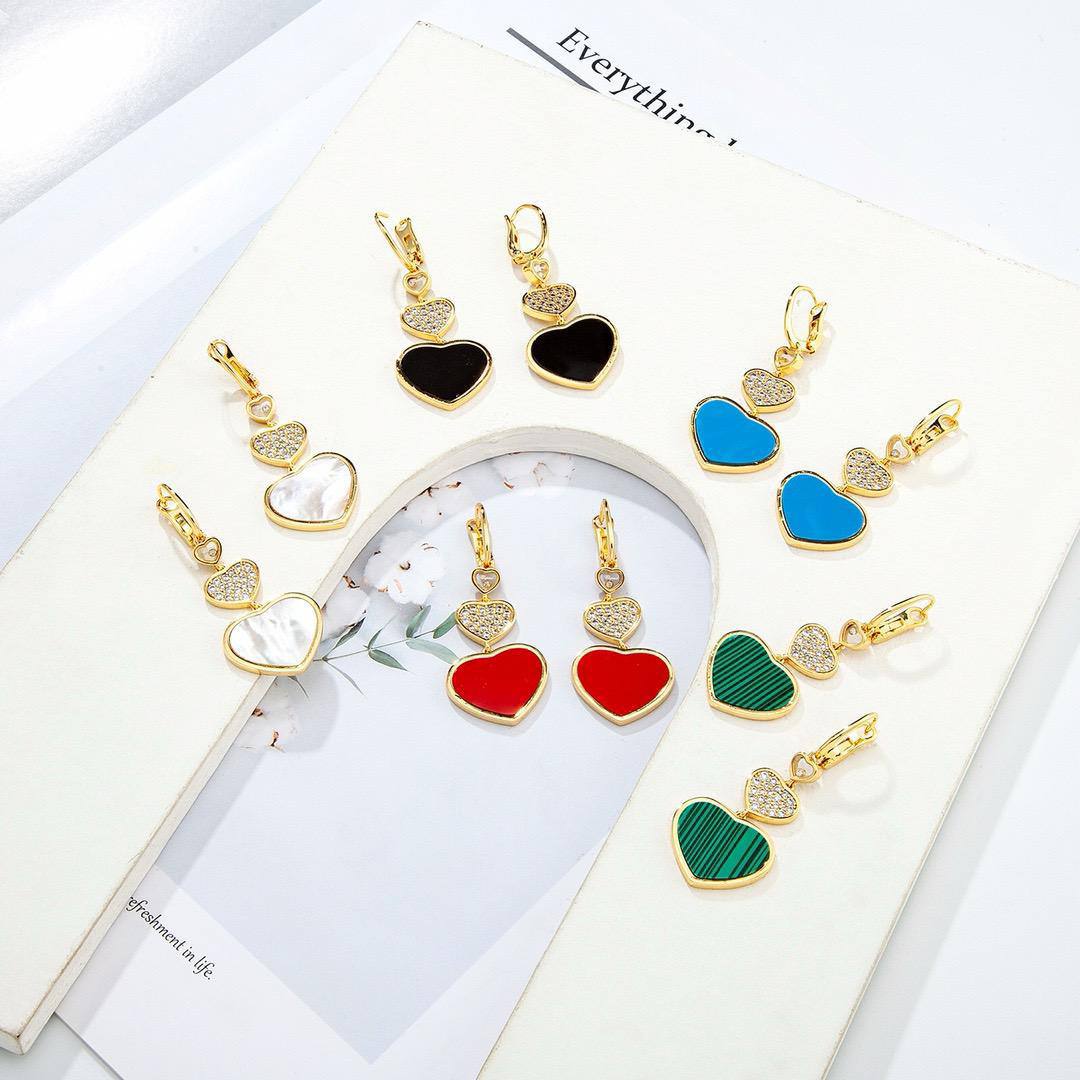 Chopard Set* 🌺
Necklace
Earrings
Bracelet
*Master quality* ☘️
*250* AED normal box 📦
Zain48
♥️♥️♥️