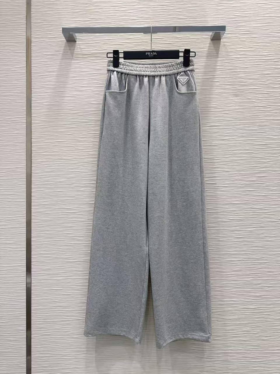 PRADA
Super Master quality
Sizes: S M L
430 dhs🇦🇪🇦🇪
Zain308
♥️♥️♥️