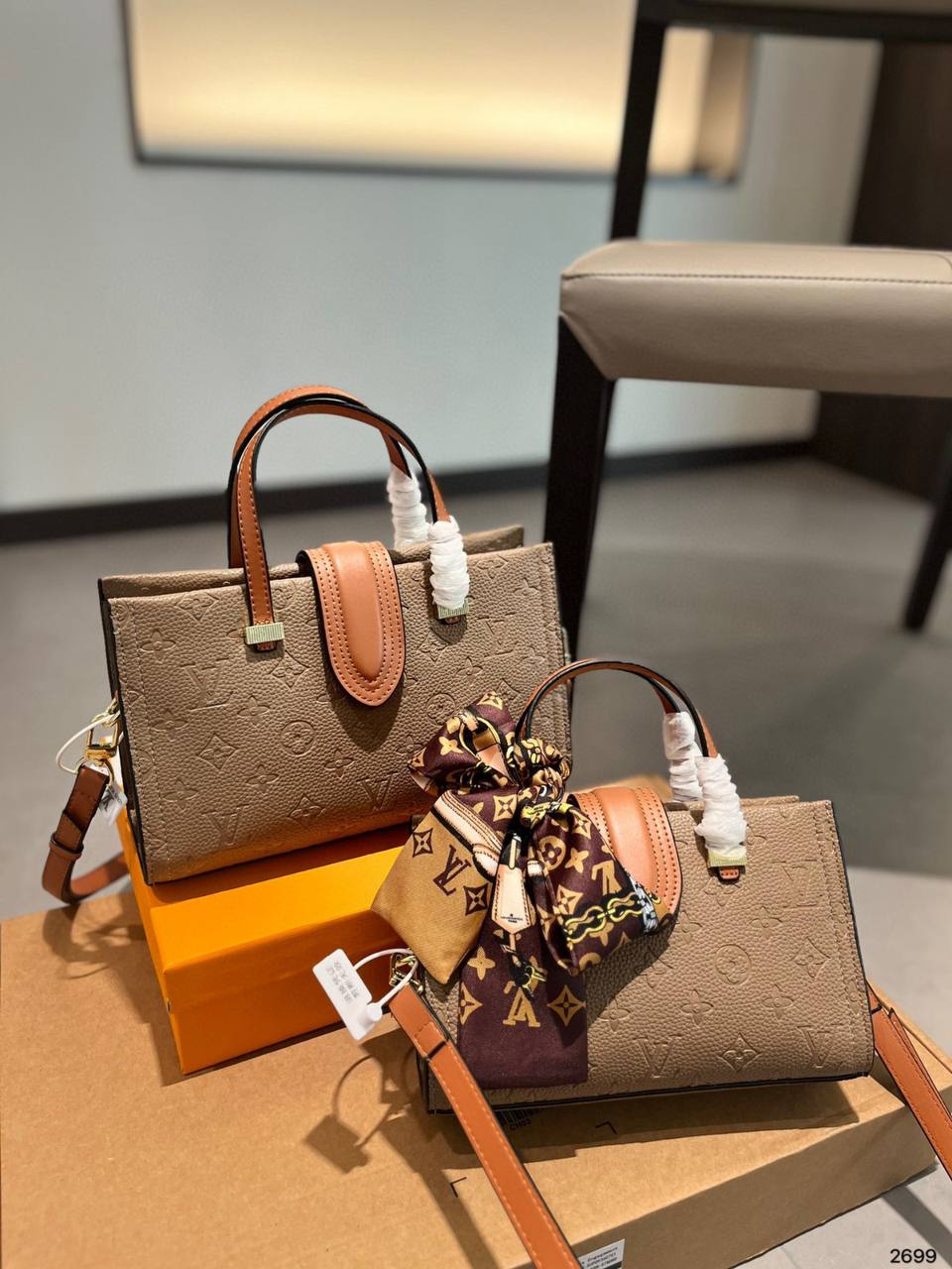 LV
Best quality
with box
120 dhs🇦🇪🇦🇪
size 23CM
Zain290
♥️♥️♥️