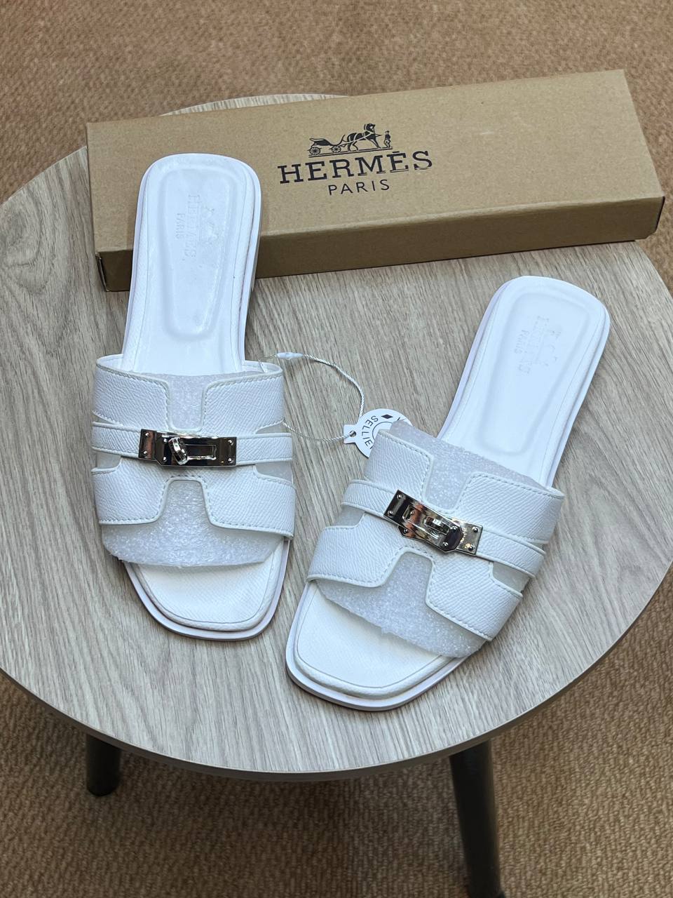 Hermes
37 to 42
80 dhs🇦🇪🇦🇪
Zain236
♥️♥️♥️