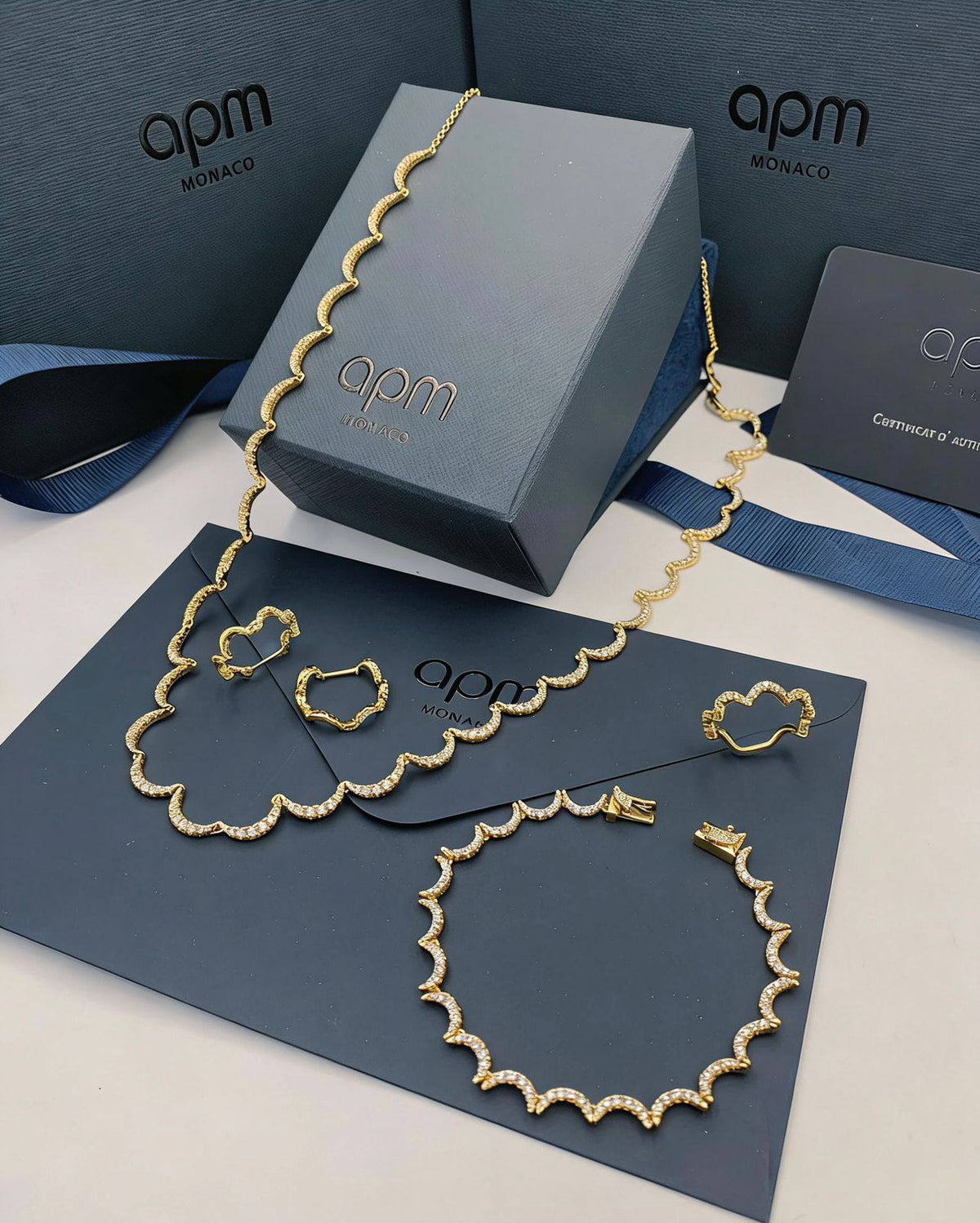 APM
SET 💫✨
NECKLACE BRACELET EARRINGS RING
280 dhs🇦🇪🇦🇪
WITH BOX AND PAPER BAG🛍️🎁
Zain89
♥️♥️♥️