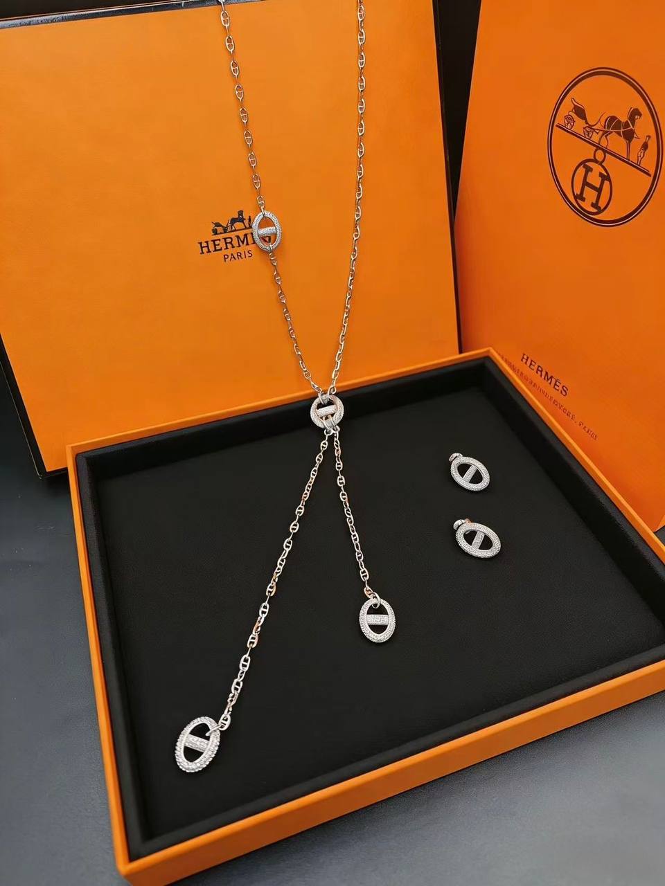 HERMES
NECKLACE EARRINGS WITH BOX AND PAPER BAG 🎁🛍️
135 DHS✅
MASTER QUALITY💫✨
Zain89
♥️♥️♥️