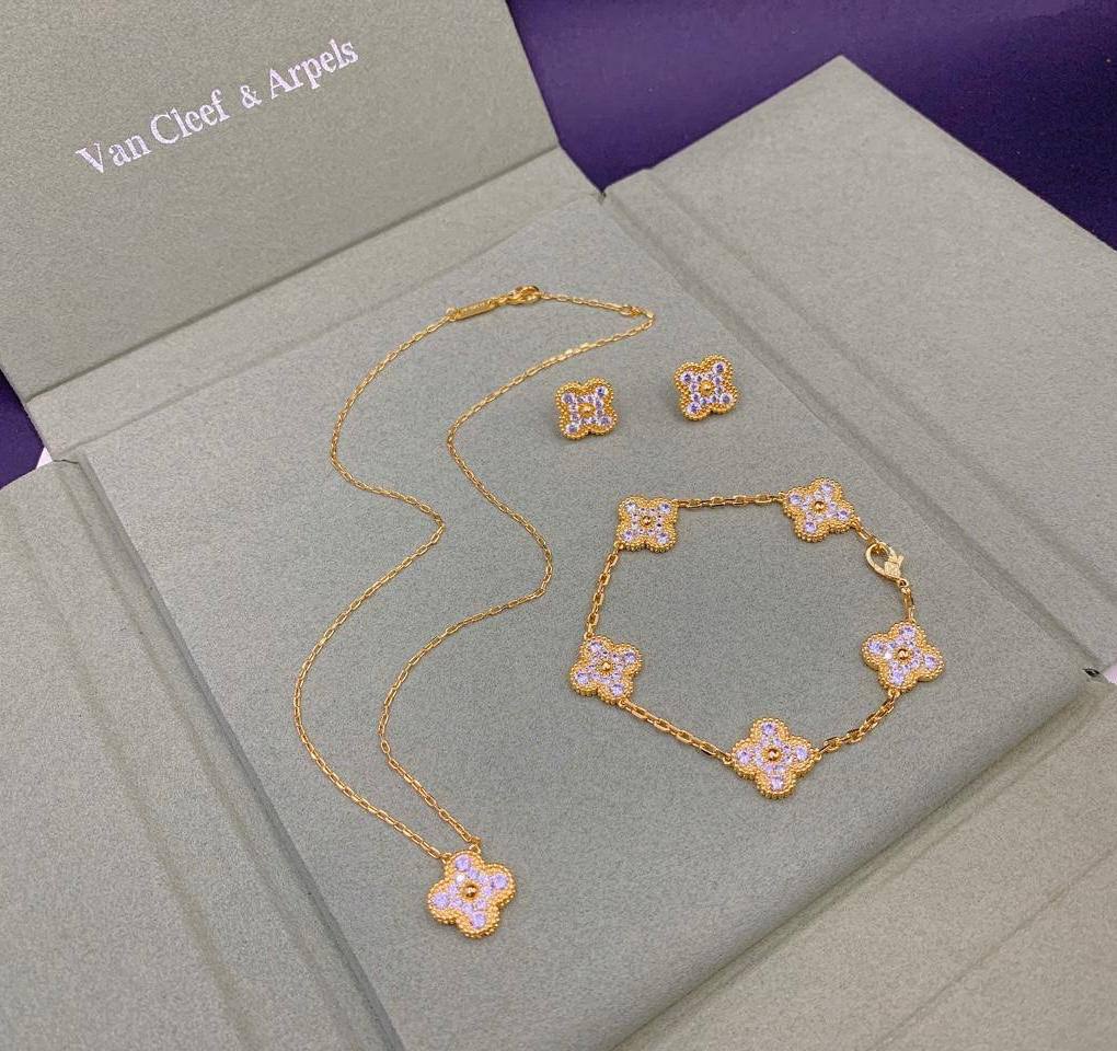 SET VCA
MASTER QUALITY
NECKLACE BRACELET EARRINGS
170 DHS🇦🇪🇦🇪 ✨💫
JUST BRACELET
70 DHS🇦🇪🇦🇪✨💫
Zain89
♥️♥️♥️