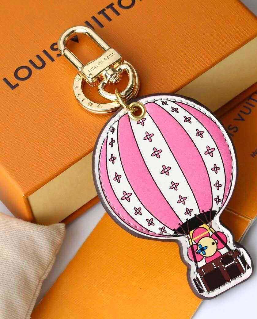 LV
charm
With box
🎁🎁🎁
Zain107
♥️♥️♥️