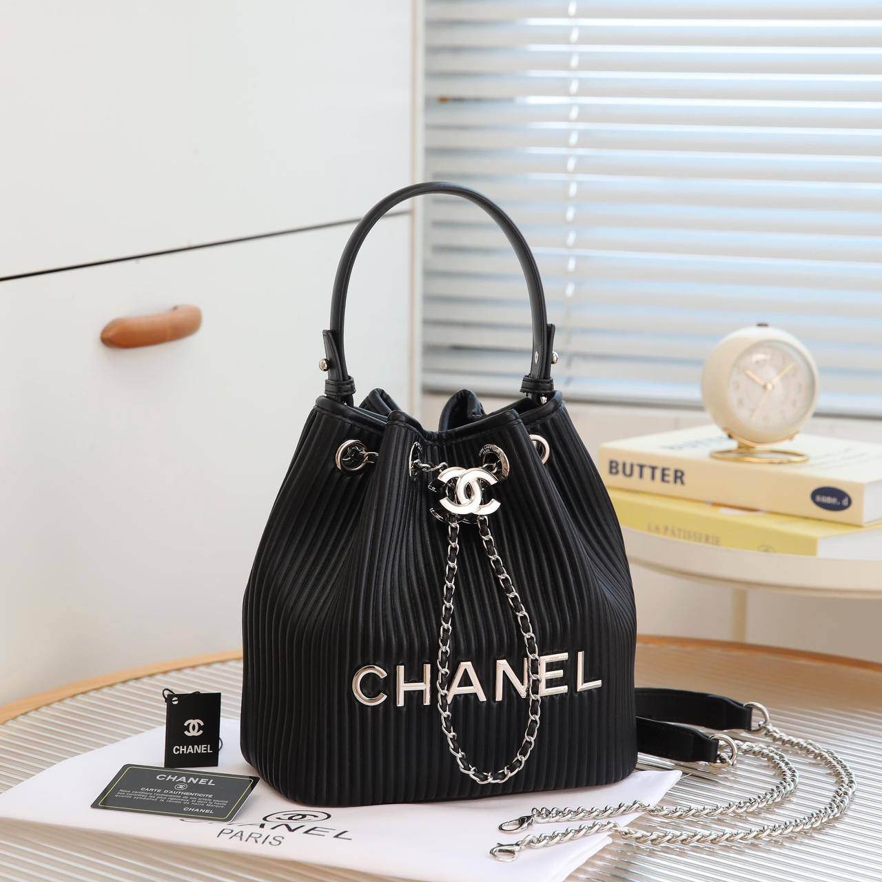 Chanel
110 dhs🌺
With Box
🎁🎁🎁
Zain50
♥️♥️♥️