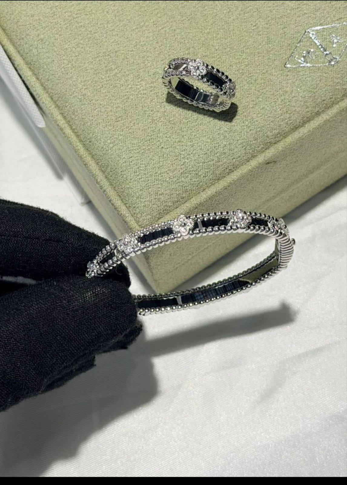 VCA
Bangle 🦋
Ring 💍 size available 👇
6,7,8,9
Master quality 💯
With normal boxes 📦
130 dhs🇦🇪🇦🇪
With master box 📦
180 dhs🇦🇪🇦🇪
Zain216
♥️♥️♥️
