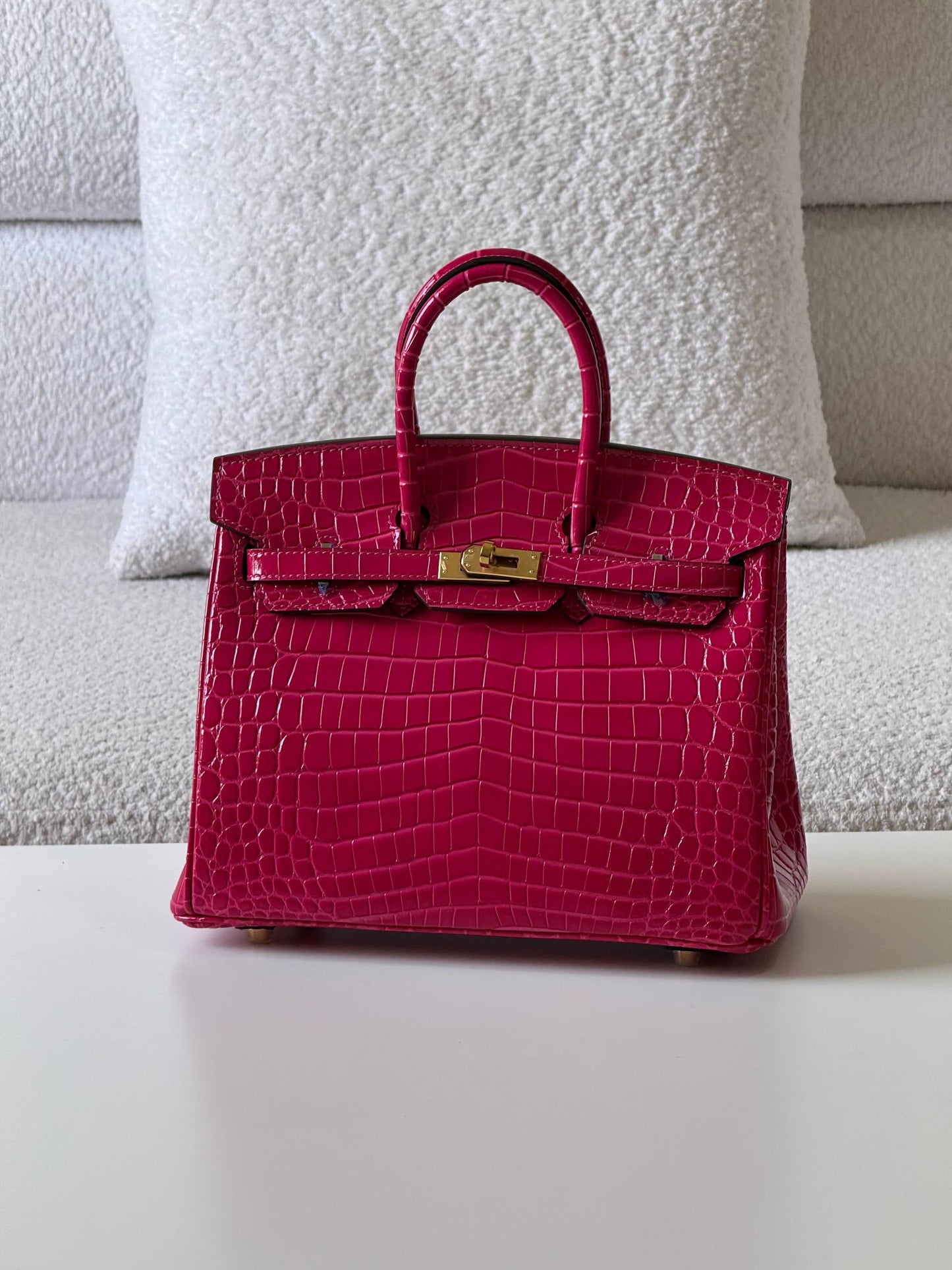 Hermes
birkin croc 25cm💥
Master quality ✅
with box📦
780 dhs❣️
Zain52
♥️♥️♥️