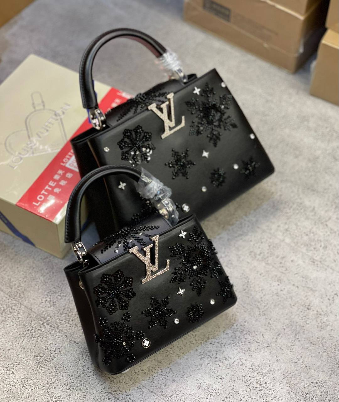 LV
high quality
350 dhs✅
Zain175
♥️♥️♥️