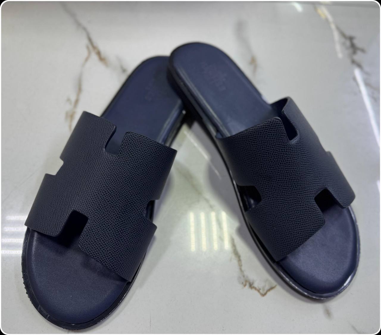 Hermes
Slippers
Mens
Sizes 40-45
75 dhs🇦🇪
Zain232
♥️♥️♥️