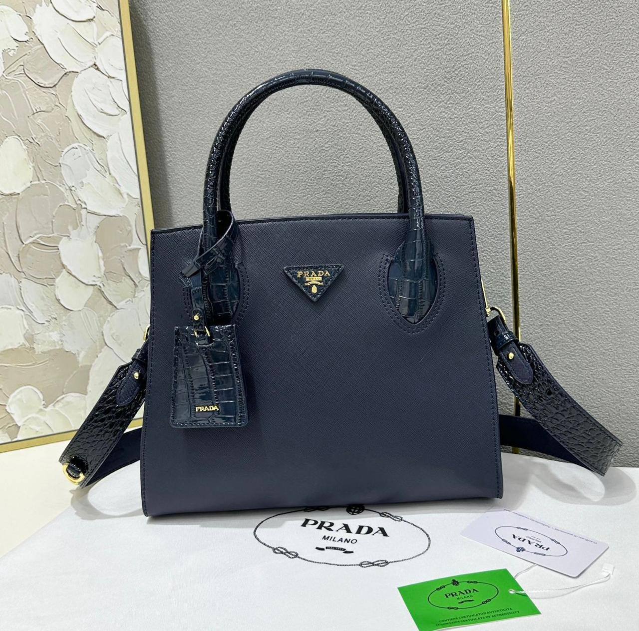 PRADA GOOD QUALITY
110 dhs🇦🇪🇦🇪
Zain295
♥️♥️♥️