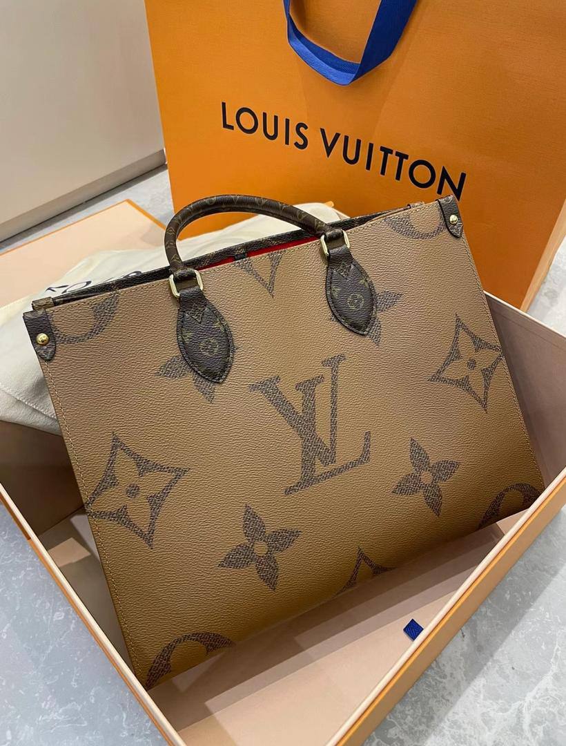 LV
105 dhs🪙
size:41cm
95 dhs🪙
size:35cm
Good quality
Zain35
♥️♥️♥️